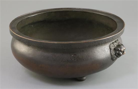 A Chinese large bronze tripod censer 17th/18th century, D. 25.5cm